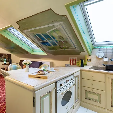 Apartment Stazione Centrale-loreto Vintage House With Terrace Wifi Sky-netlix