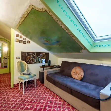 Apartment Stazione Centrale-loreto Vintage House With Terrace Wifi Sky-netlix